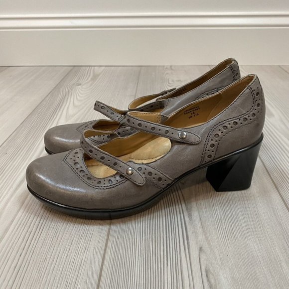 Earth Shoes - Earth Primrose Gray Taupe Criss Cross Mary Janes Heels Pumps Women's size 9B